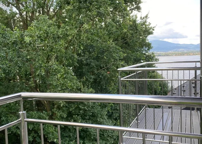 לינה וארוחת בוקר Laguna 3*