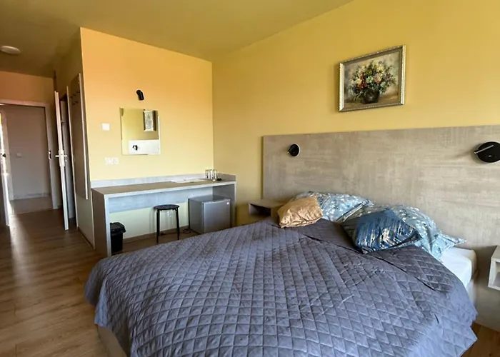 לינה וארוחת בוקר Laguna 3*